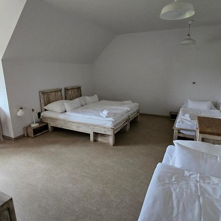 Dvur Perlova Voda Budyne nad Ohri Eksteriør billede